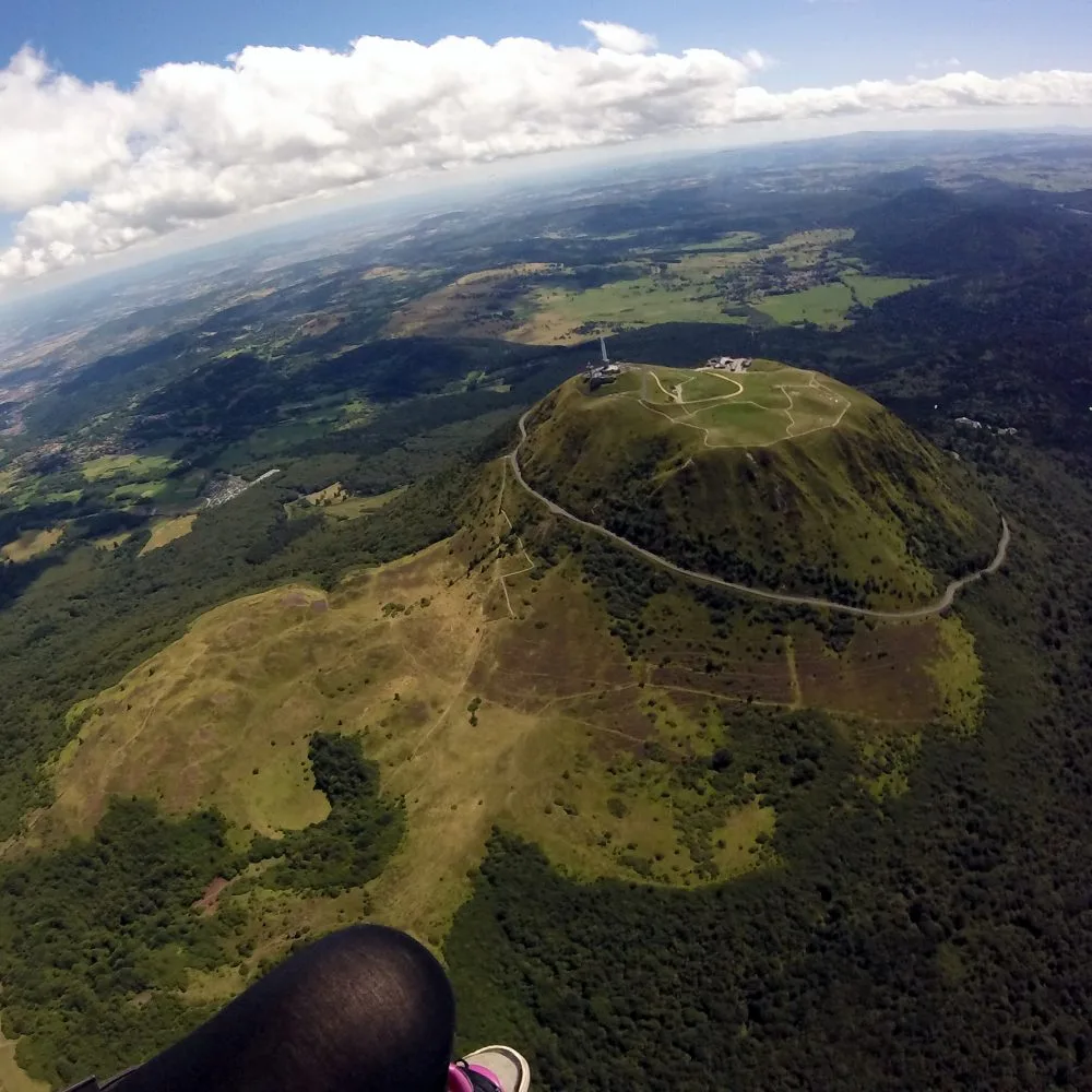 Vue aérienne du Puy de Dôme