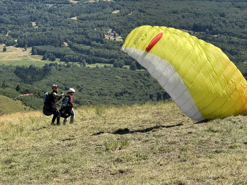 Technique de gonflage cobra de la voile de parapente par le moniteur